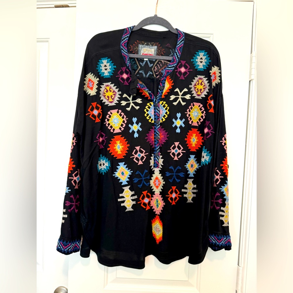 Johnny Was Damen Geometric Embroidered Blouse
